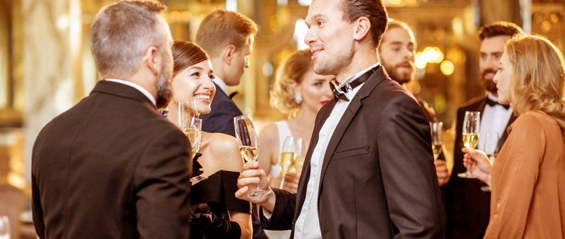 Etiketa formujúca charakter